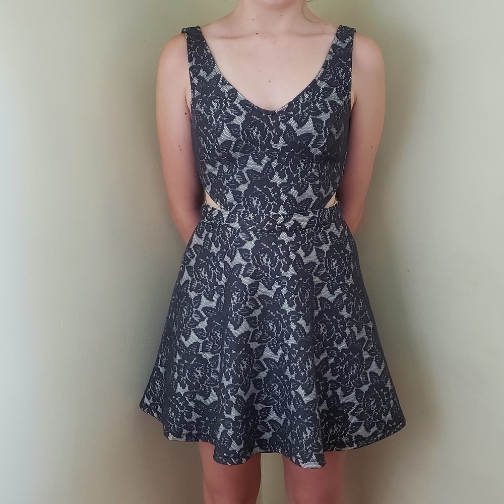 Abercrombie & Fitch Gray and White Flower Dress XS